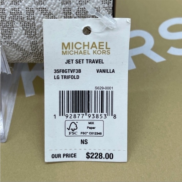 Michael Kors Large Trifold Wallet
Leather Vanilla - Picture 7 of 7